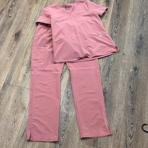 Figs Dusty Rose Scrub Set